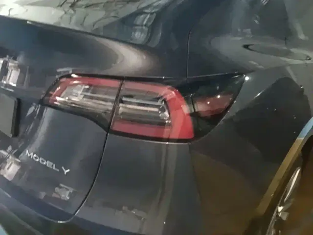 Tesla Model Y — Фото автомобиля 7