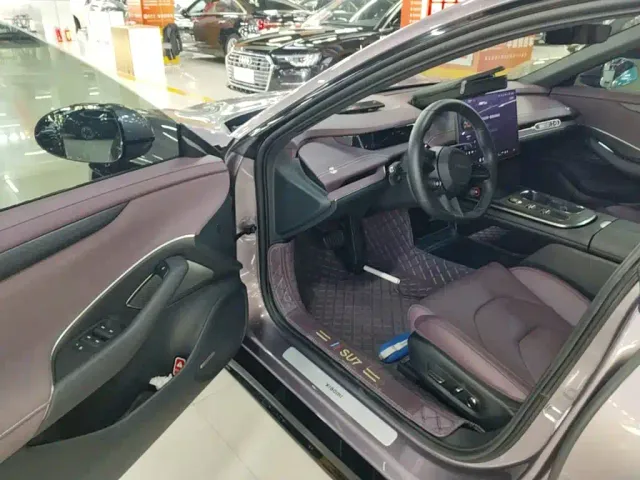 Xiaomi SU7 — Фото автомобиля 15