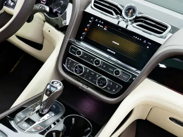 Bentley Bentayga Hybrid — Фото автомобиля 18