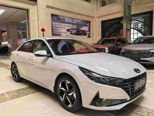 Hyundai Elantra — Фото автомобиля 3