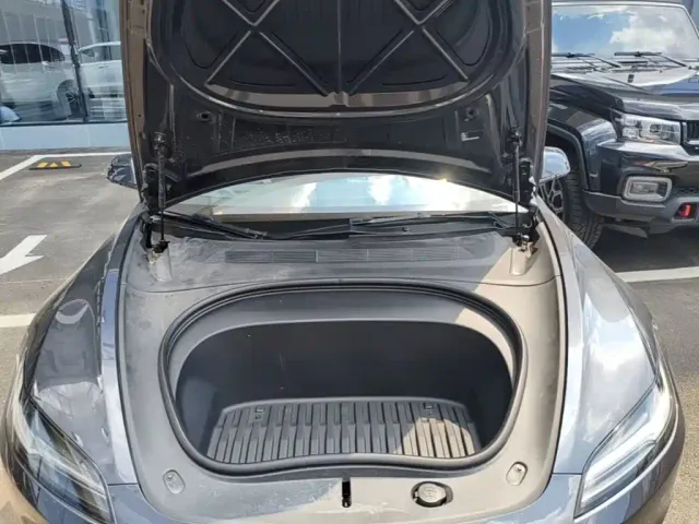 Tesla Model 3 — Фото автомобиля 19