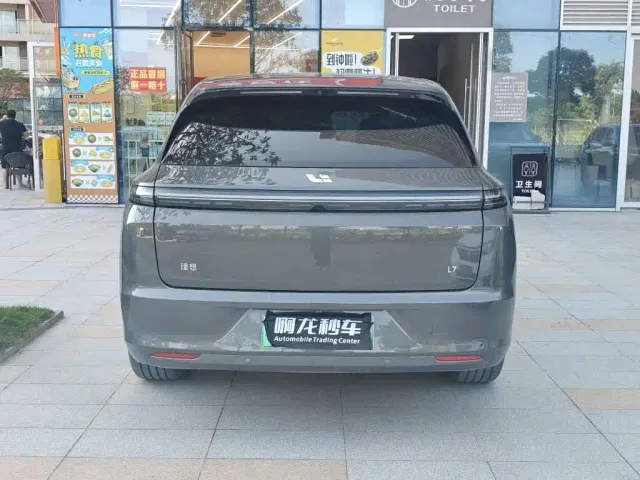 Li Auto L7 — Фото автомобиля 8