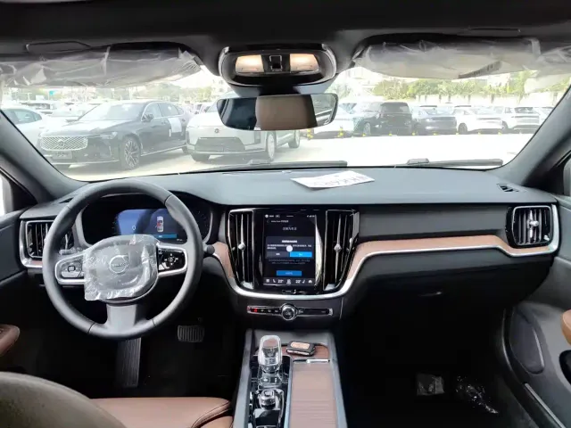 Volvo S60 — Фото автомобиля 8