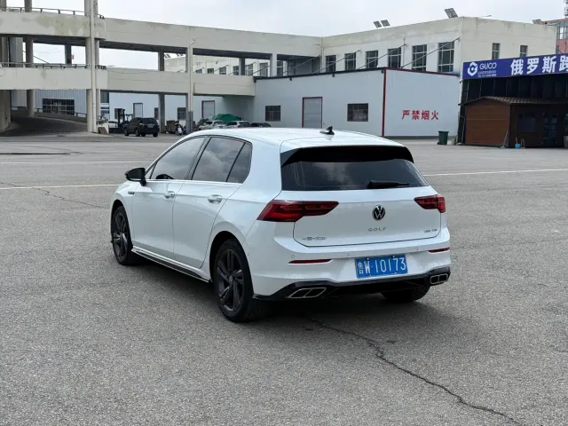 Volkswagen Golf — Фото автомобиля 12