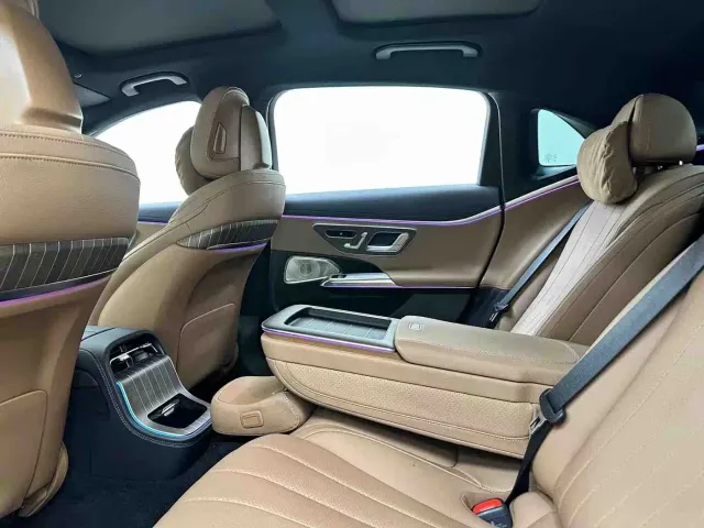 Mercedes-Benz E-Class — Фото автомобиля 14