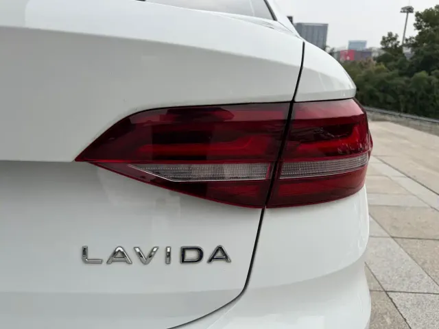 Volkswagen Lavida — Фото автомобиля 11