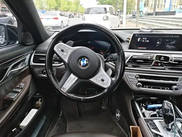 BMW 7 Series — Фото автомобиля 15