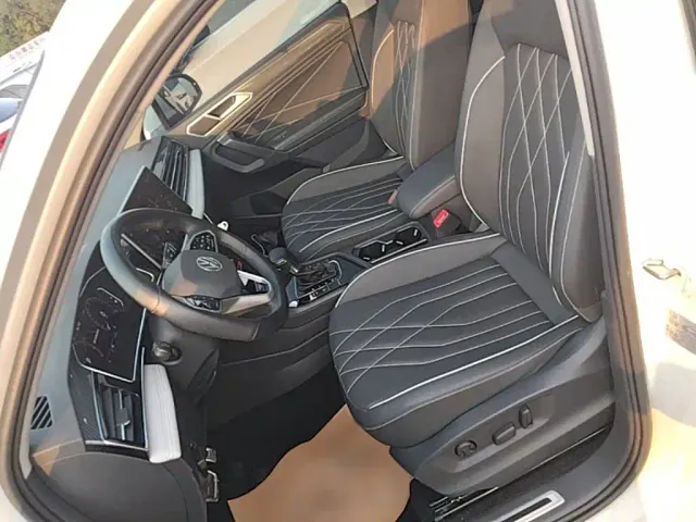 Volkswagen Tiguan L — Фото автомобиля 14
