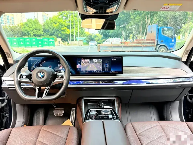 BMW 7 Series — Фото автомобиля 8