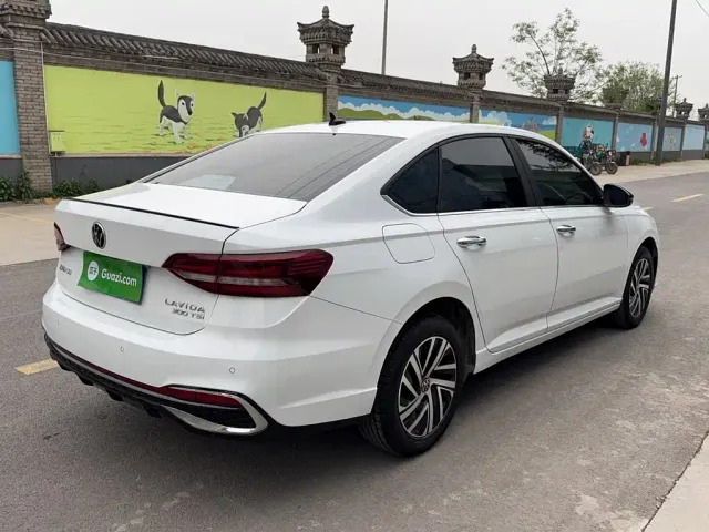 Volkswagen Lavida — Фото автомобиля 9