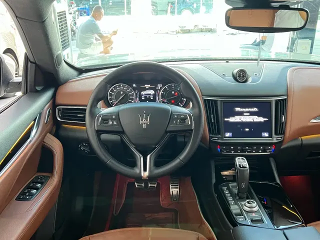 Maserati Levante — Фото автомобиля 9
