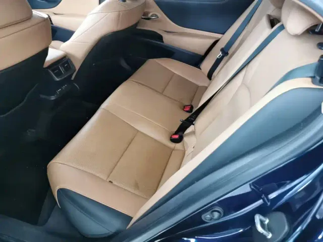 Lexus ES — Фото автомобиля 16