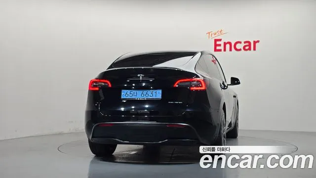 Tesla Model Y — Фото автомобиля 4
