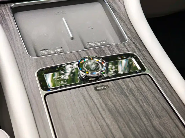 Aito M9 — Фото автомобиля 5