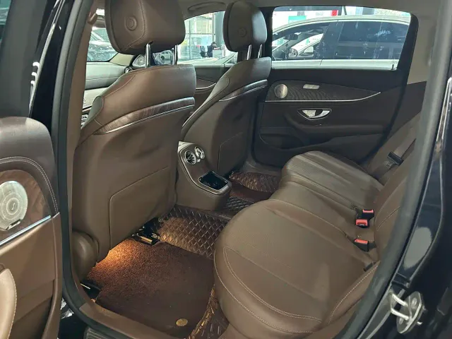 Mercedes-Benz E-Class — Фото автомобиля 14
