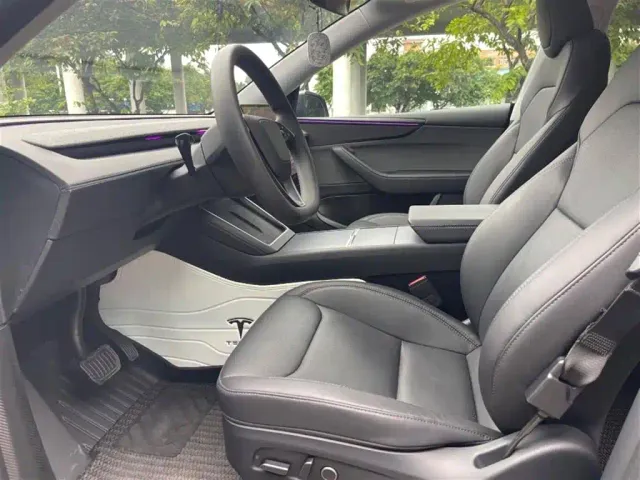 Tesla Model Y — Фото автомобиля 4