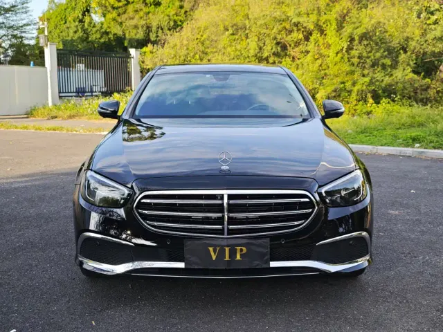 Mercedes-Benz E-Class — Фото автомобиля 2