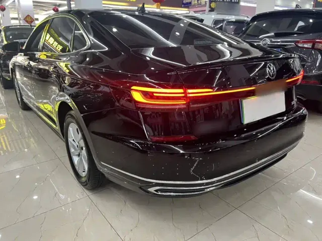 Volkswagen Passat — Фото автомобиля 3