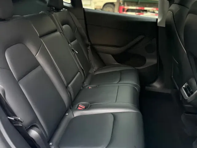 Tesla Model Y — Фото автомобиля 11