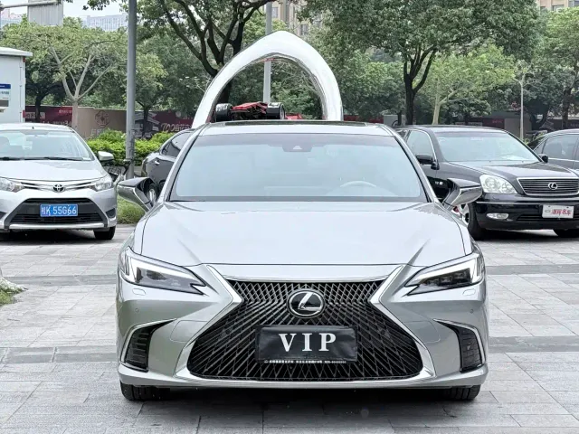 Lexus ES — Фото автомобиля 2
