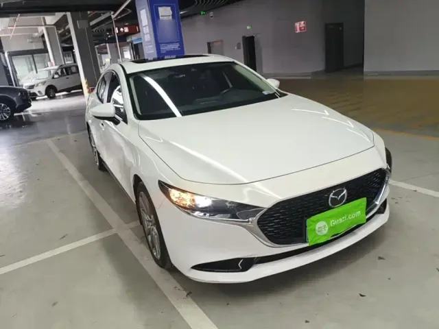 Mazda Axela — Фото автомобиля 3