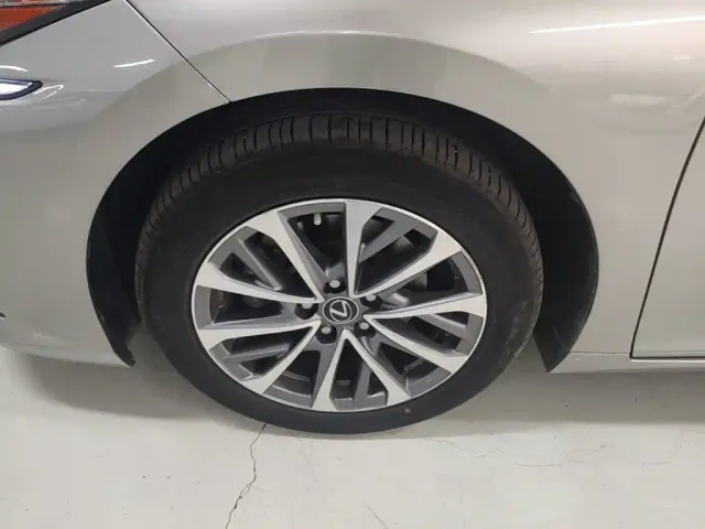 Lexus ES — Фото автомобиля 22