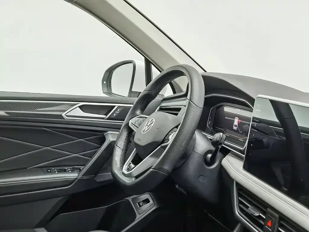 Volkswagen Tiguan L 2022 330TSI Auto 2WD R-Line Premium Edition — Фото автомобиля 22