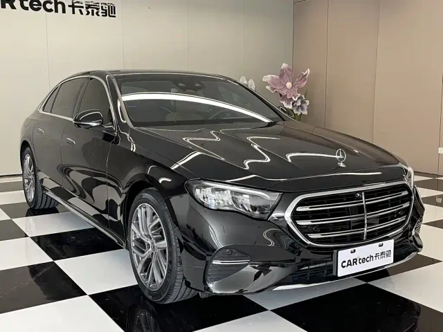 Mercedes-Benz E-Class — Фото автомобиля 3