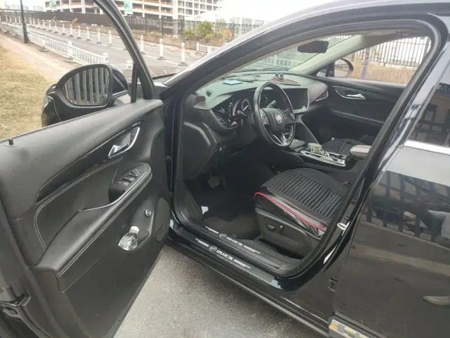 Buick Envision Plus — Фото автомобиля 12