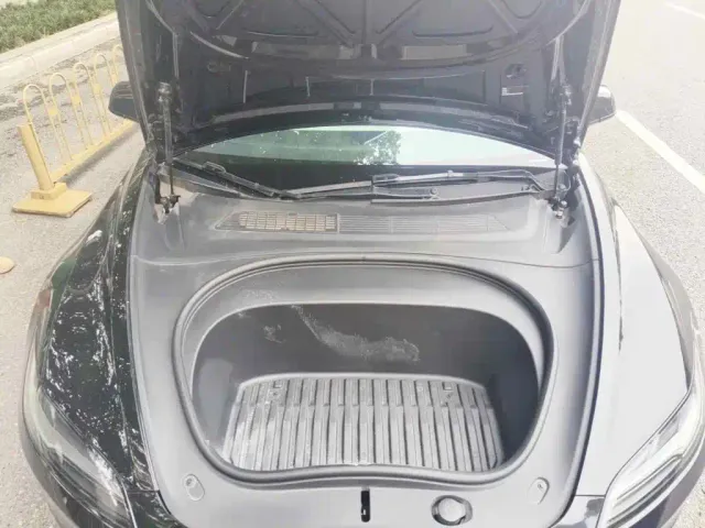 Tesla Model 3 — Фото автомобиля 3