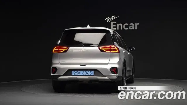 Kia Niro — Фото автомобиля 4