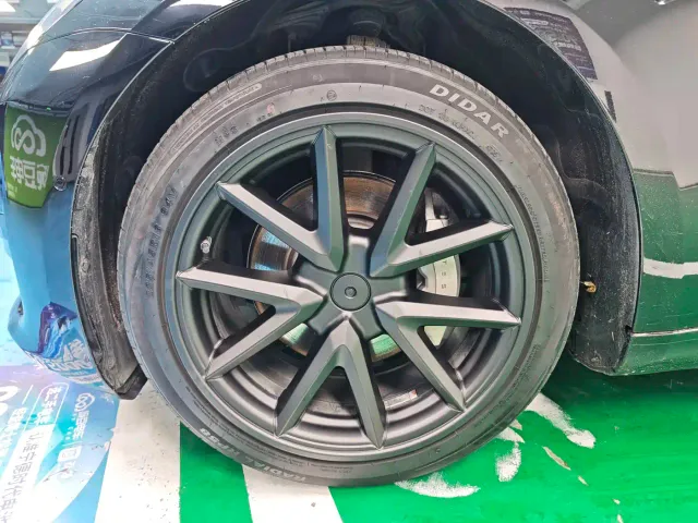 Tesla Model 3 — Фото автомобиля 8