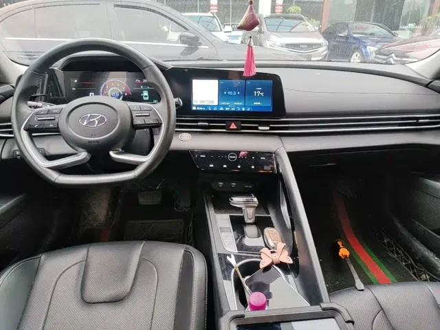 Hyundai Elantra — Фото автомобиля 9
