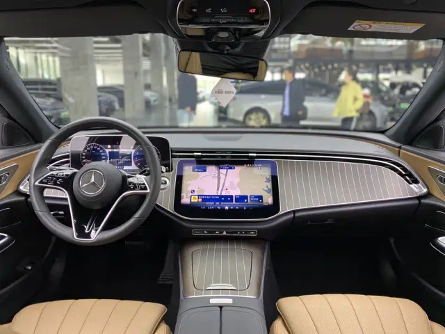 Mercedes-Benz E-Class — Фото автомобиля 14