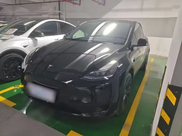 Фотография автомобиля — Tesla Model Y