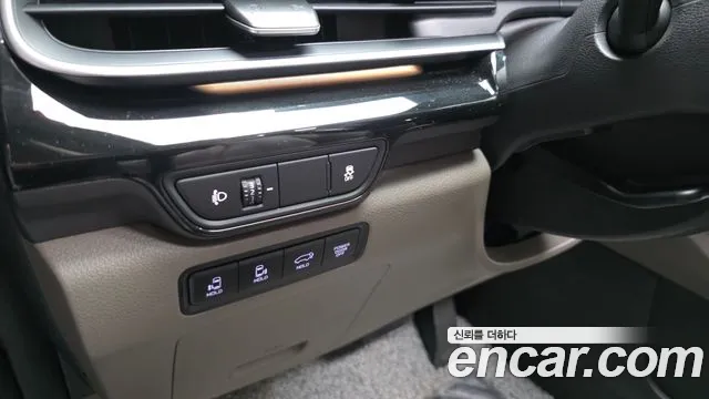 Kia Carnival Generation 4 — Фото автомобиля 25