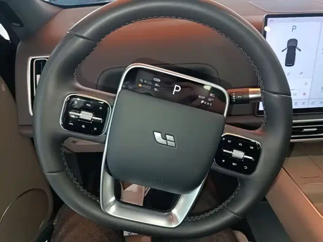Li Auto L8 — Фото автомобиля 10
