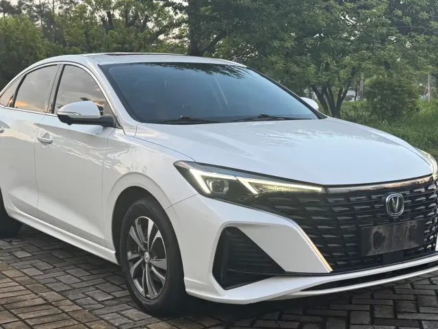 Changan Eado — Фото автомобиля 3