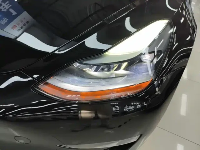 Tesla Model 3 — Фото автомобиля 23