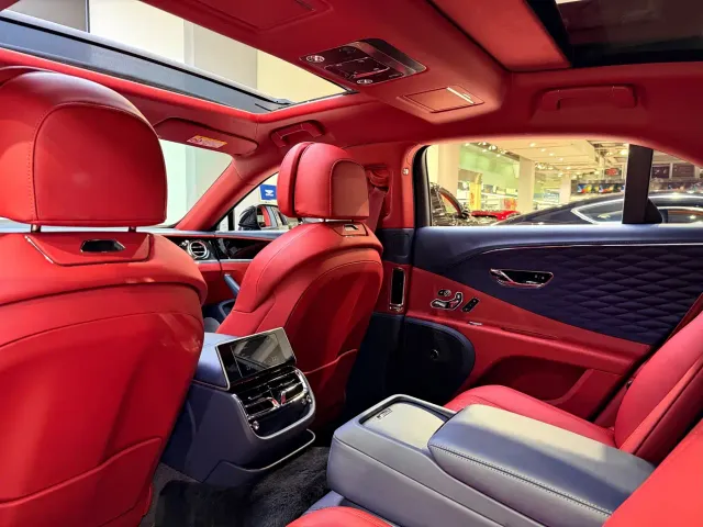 Bentley Flying Spur — Фото автомобиля 10