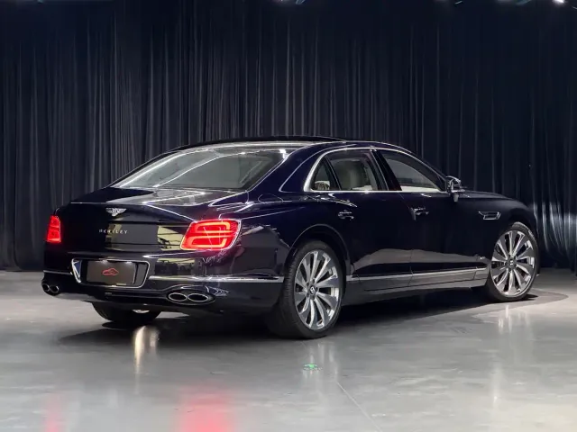 Bentley Flying Spur — Фото автомобиля 6