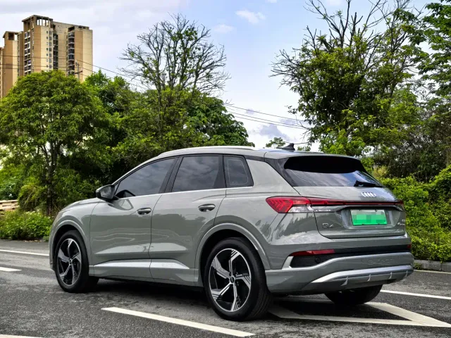 Audi Q4 e-tron — Фото автомобиля 4