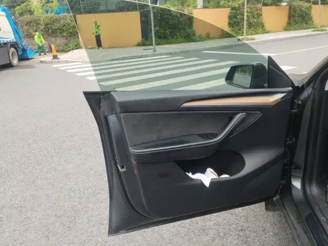 Tesla Model Y — Фото автомобиля 7