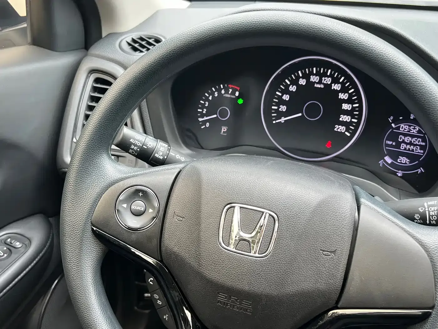 Honda Vezel 2022 1.5L CVT Elite Smart Edition — Фото автомобиля 17