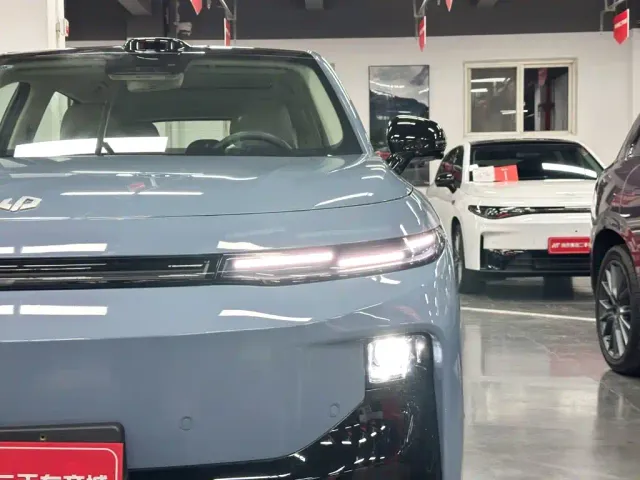 Leapmotor B10 — Фото автомобиля 15