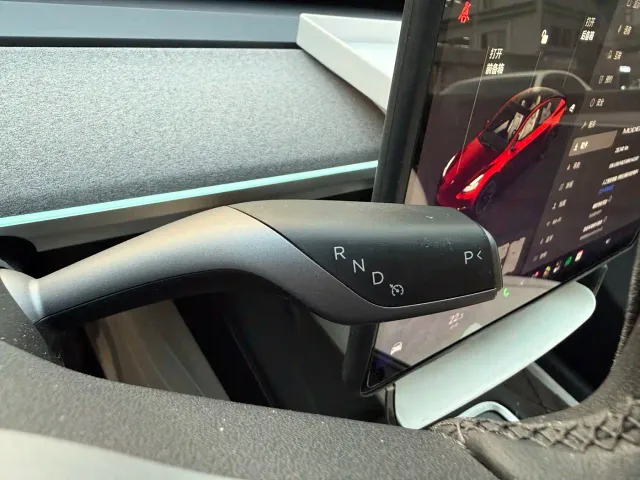 Tesla Model Y — Фото автомобиля 8