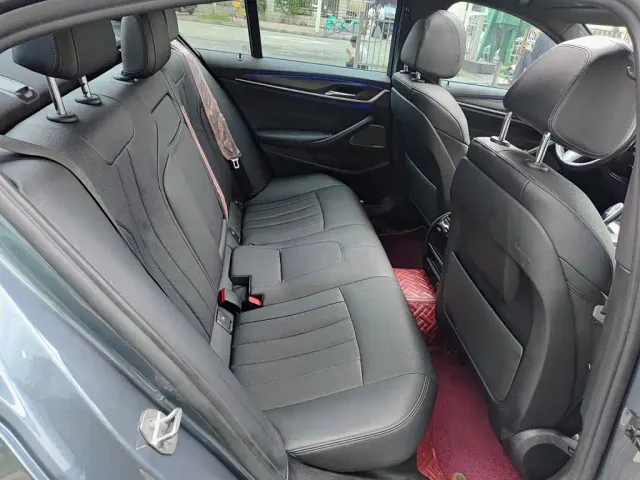 BMW 5 Series — Фото автомобиля 11