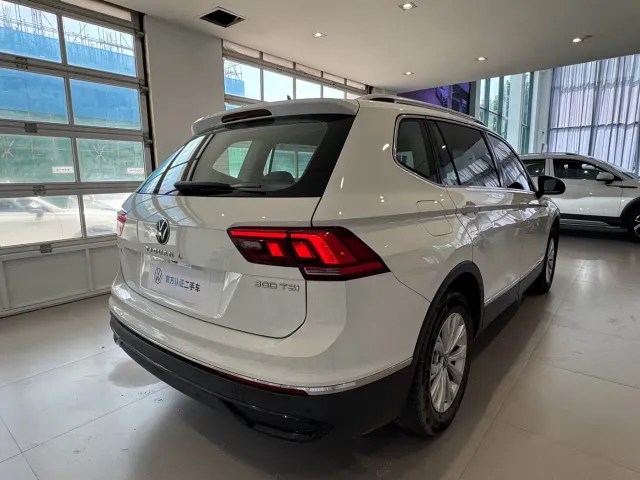 Volkswagen Tiguan L — Фото автомобиля 14