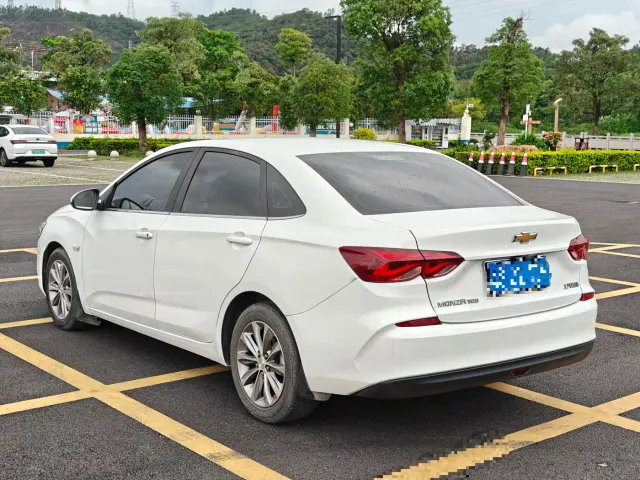 Chevrolet Monza — Фото автомобиля 6