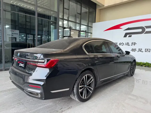 BMW 7 Series — Фото автомобиля 9